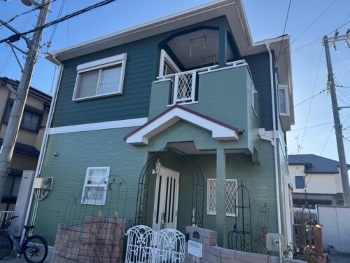 加古川市　Ｙ様邸　深みのある赤い屋根と、落ち着いたグリーンの外壁のコントラストがとても素敵です！