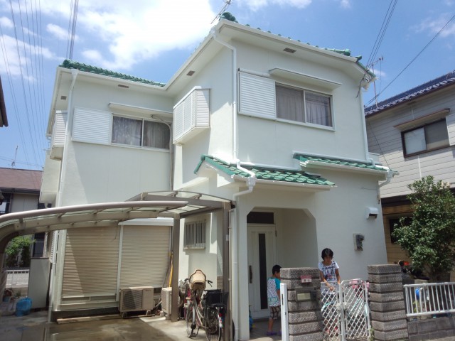 ライムグリーンの屋根の塗装後の兵庫県加古川市Ｙ様邸